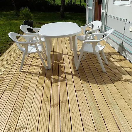 Au Jardin De Peyrin Campingplatz